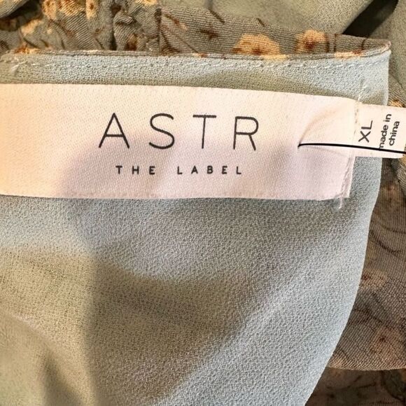 ASTR Blue Ditsy Floral Top NWT Size XL - Picture 5 of 6